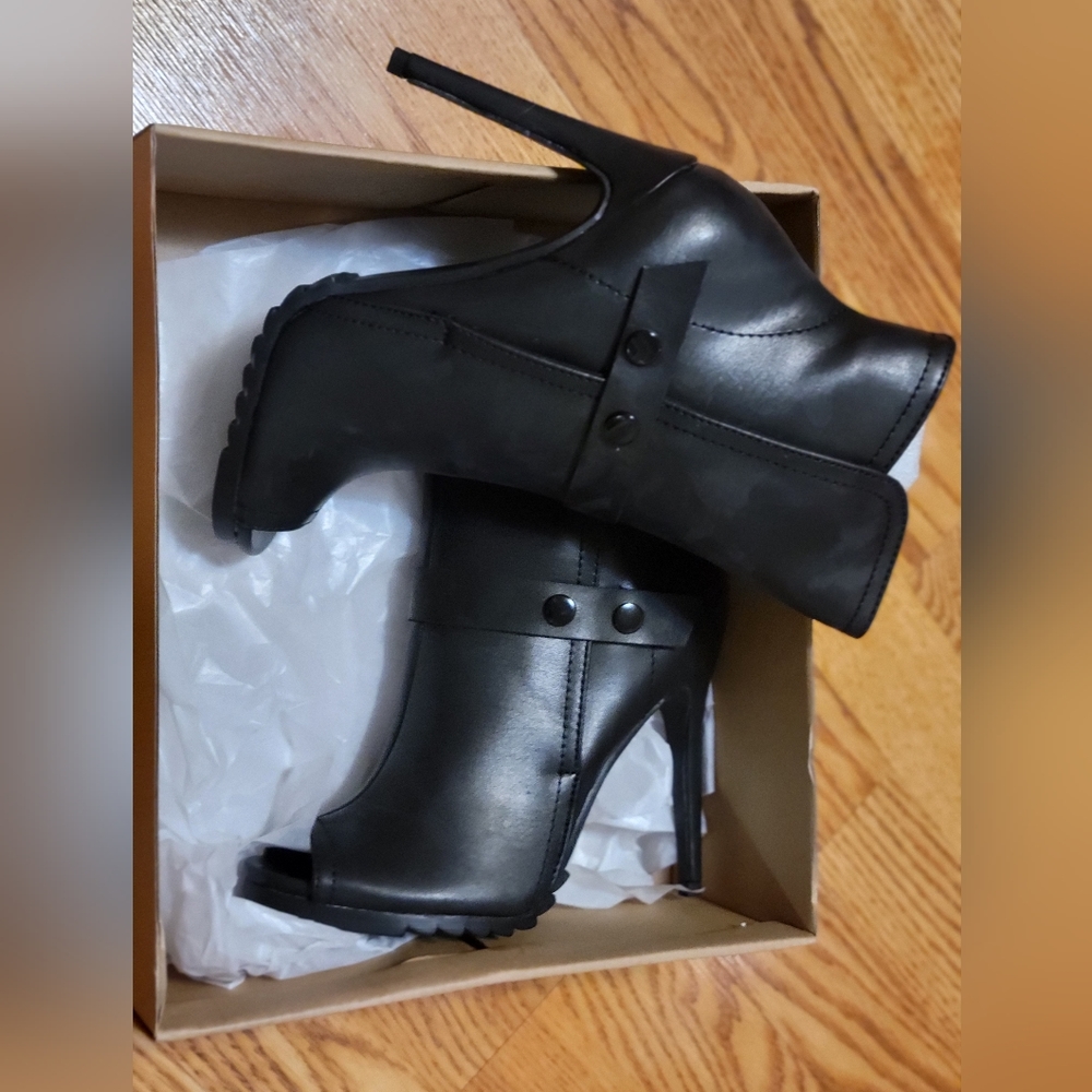 Boots open toe